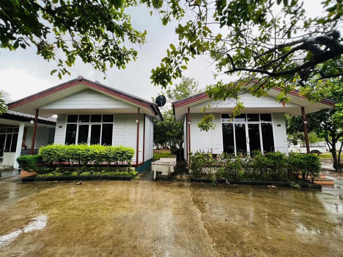 Hotel Baan Suan Khun Yaiy Ban Wang Takhrai Exterior foto