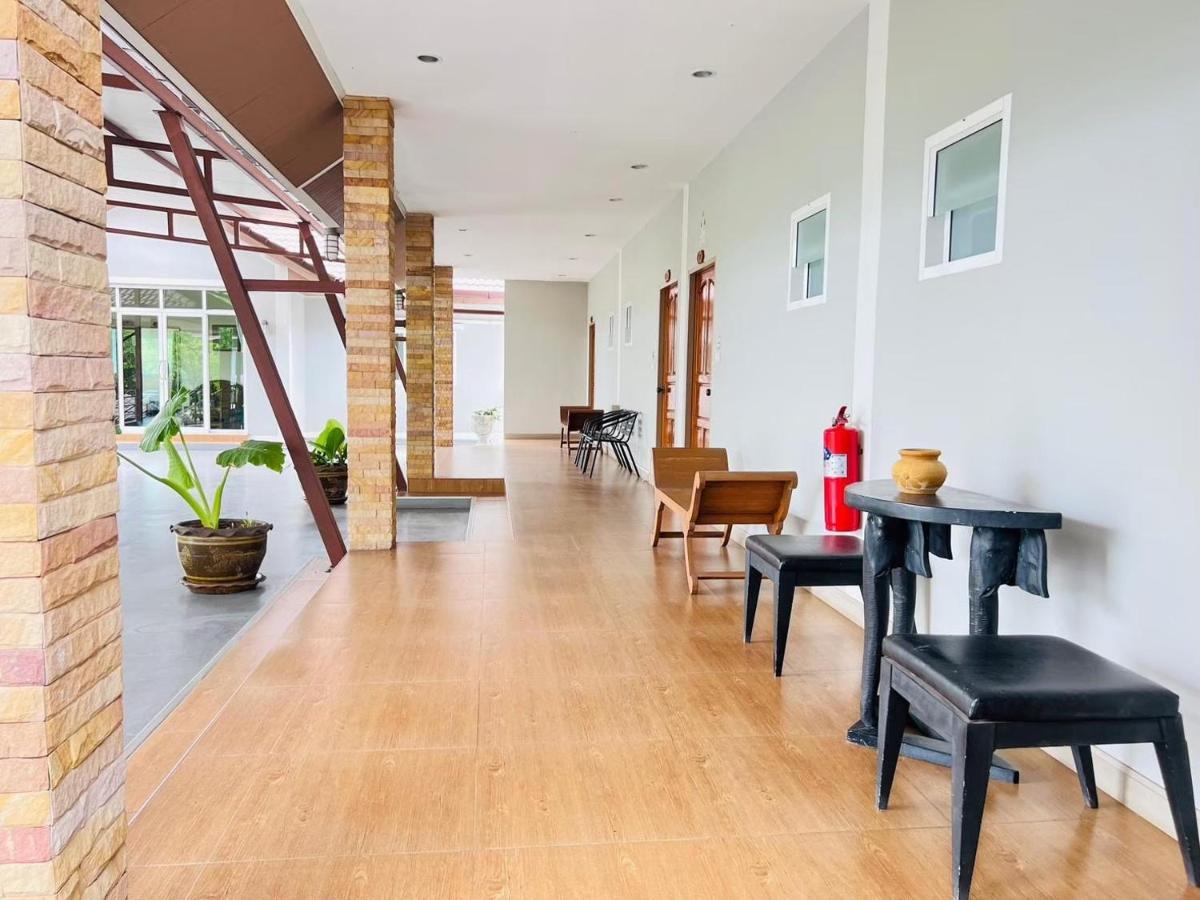 Hotel Baan Suan Khun Yaiy Ban Wang Takhrai Exterior foto