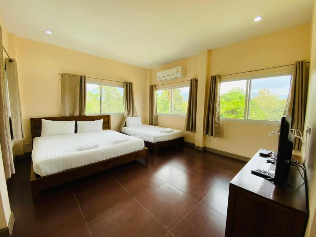 Hotel Baan Suan Khun Yaiy Ban Wang Takhrai Exterior foto