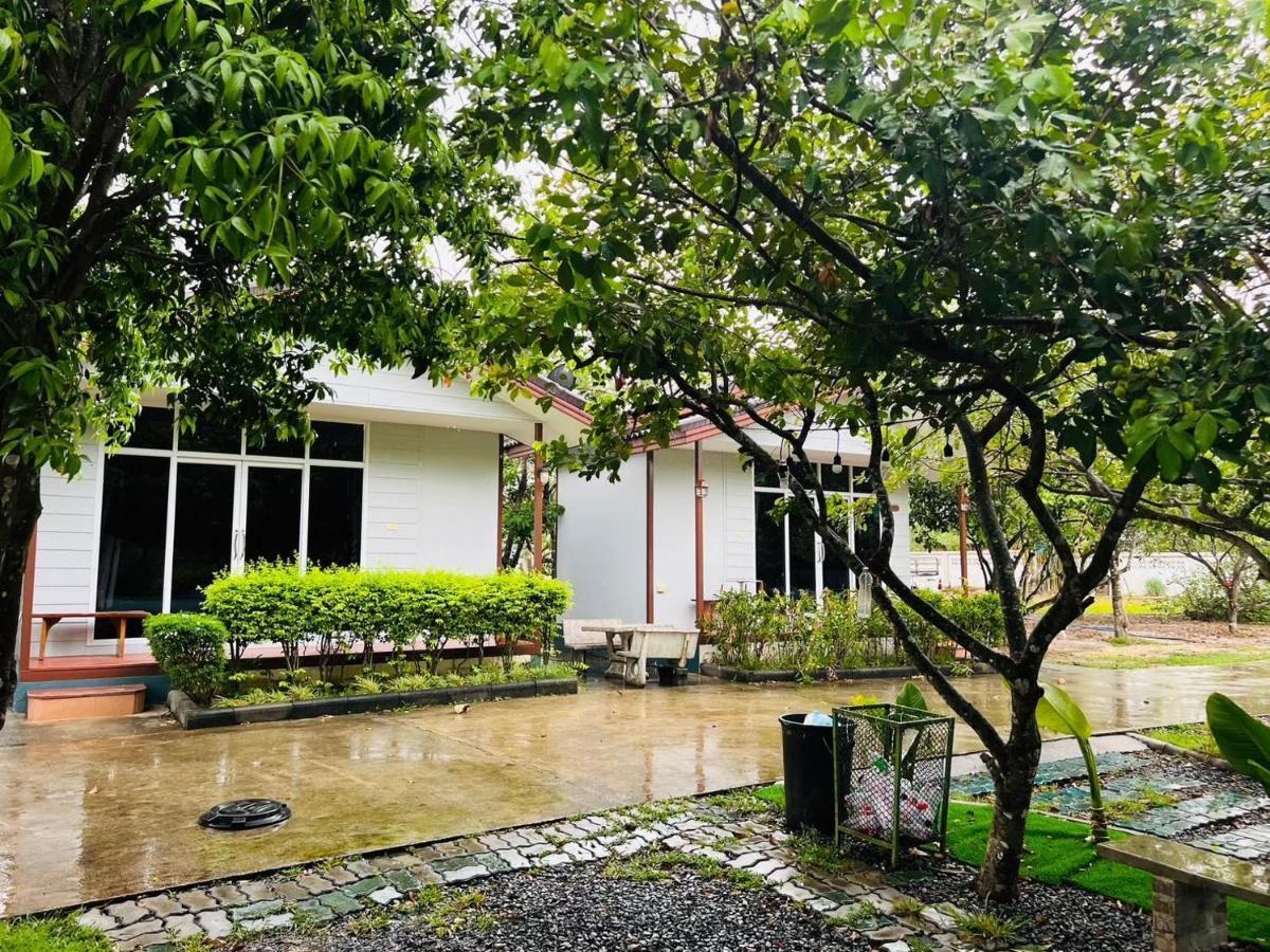 Hotel Baan Suan Khun Yaiy Ban Wang Takhrai Exterior foto