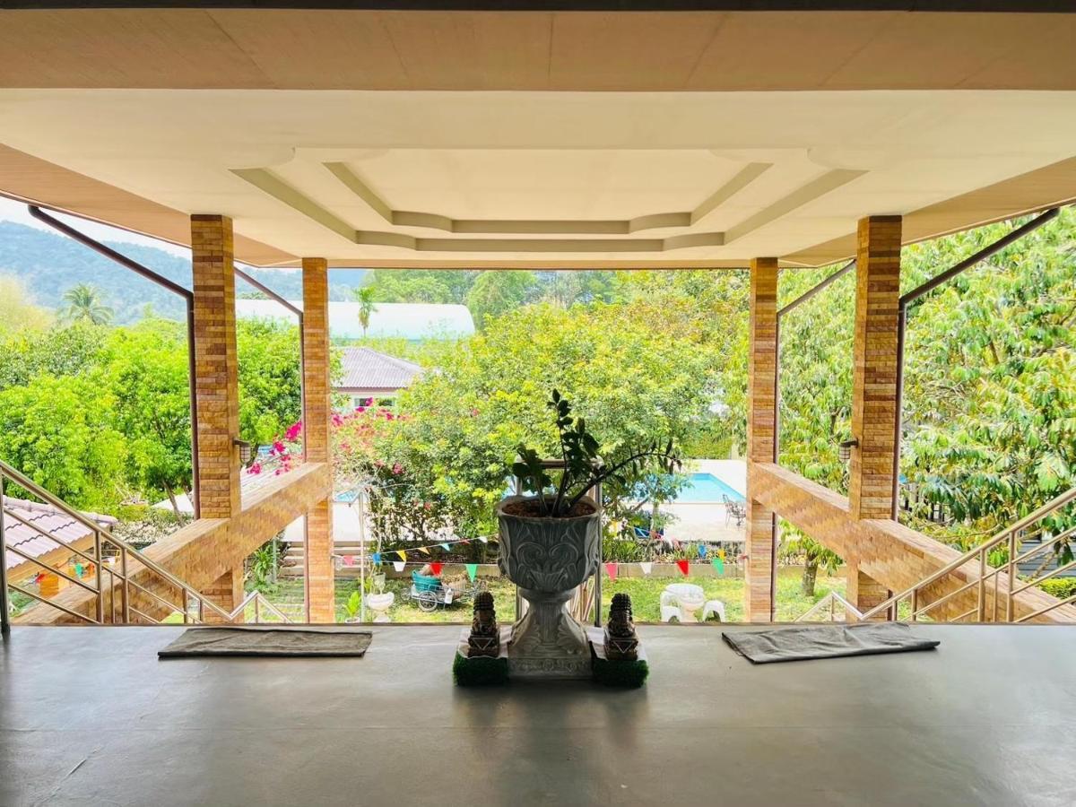 Hotel Baan Suan Khun Yaiy Ban Wang Takhrai Exterior foto