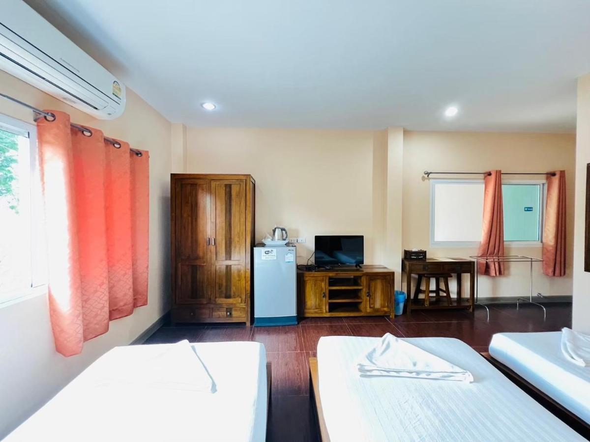 Hotel Baan Suan Khun Yaiy Ban Wang Takhrai Exterior foto