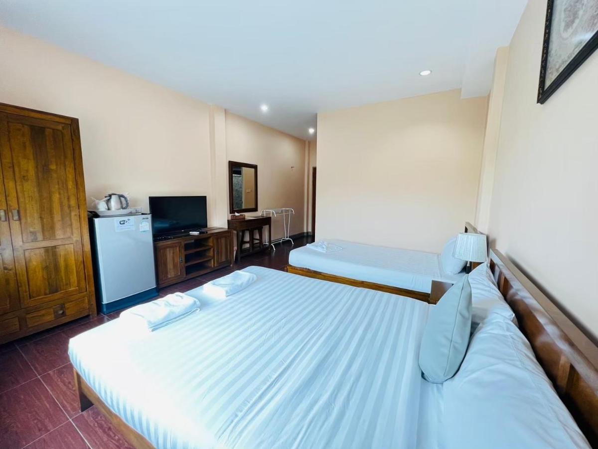Hotel Baan Suan Khun Yaiy Ban Wang Takhrai Exterior foto