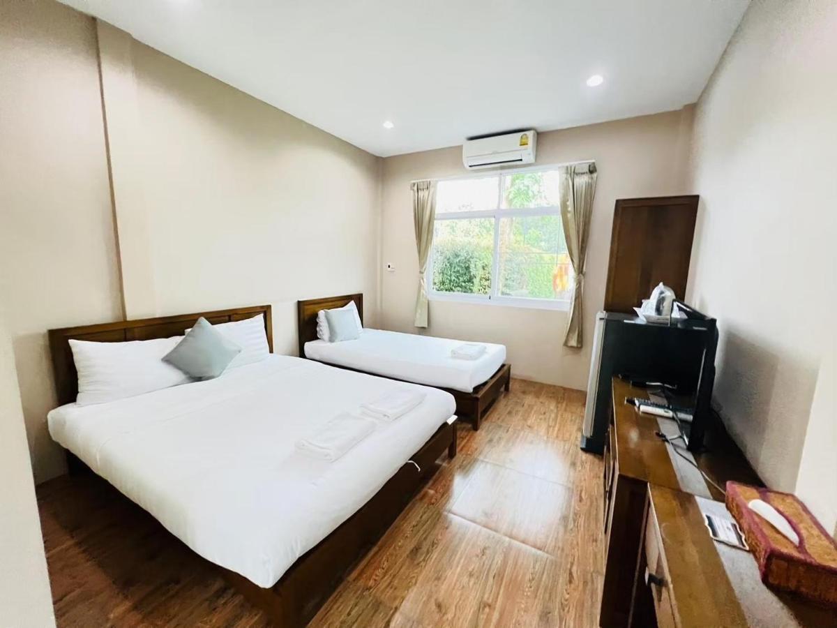Hotel Baan Suan Khun Yaiy Ban Wang Takhrai Exterior foto