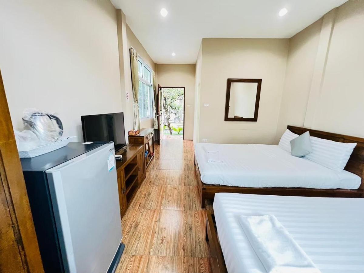 Hotel Baan Suan Khun Yaiy Ban Wang Takhrai Exterior foto