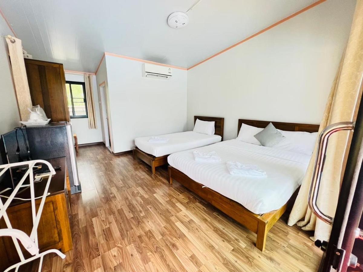 Hotel Baan Suan Khun Yaiy Ban Wang Takhrai Exterior foto