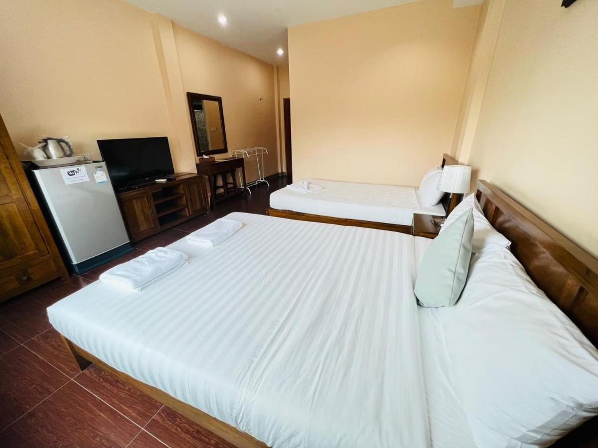 Hotel Baan Suan Khun Yaiy Ban Wang Takhrai Exterior foto
